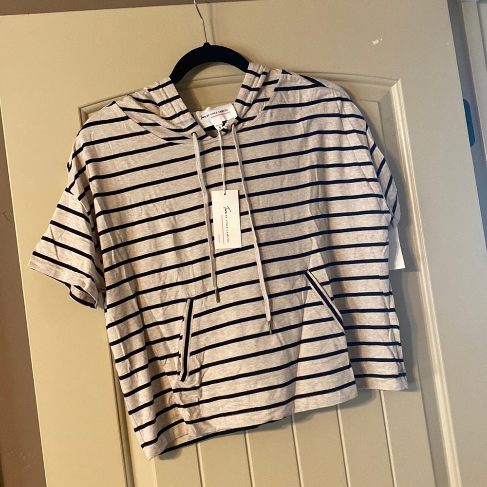 NWT - Two, by Vince Camuto crop